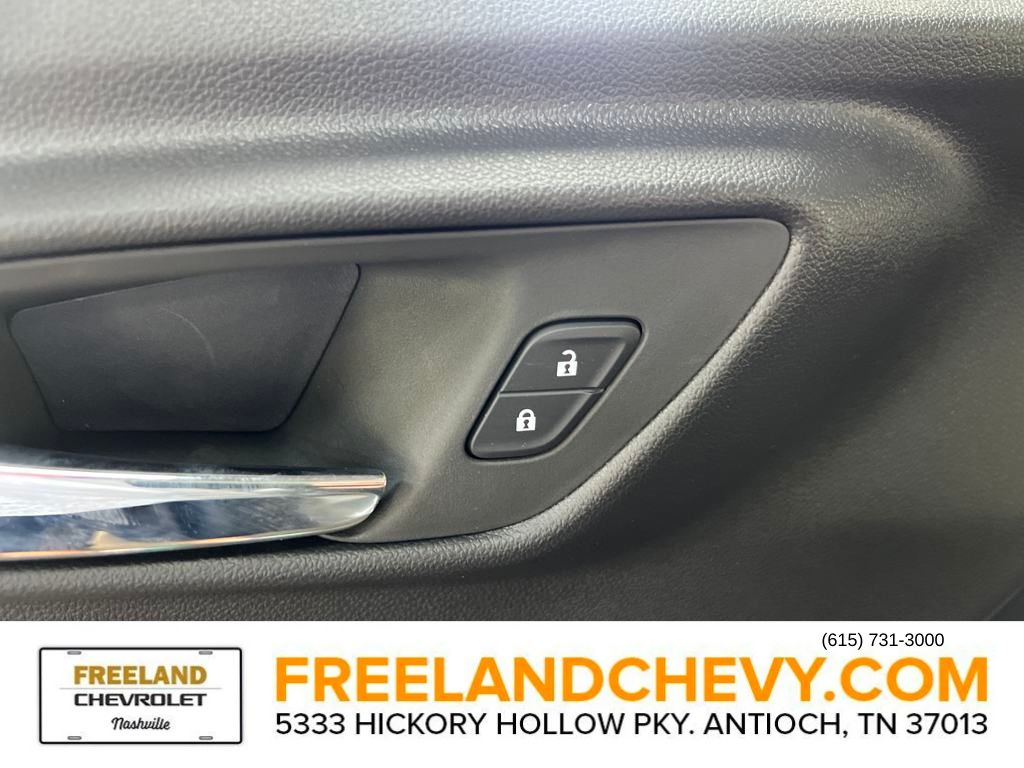 Vehicle image 13 of 21