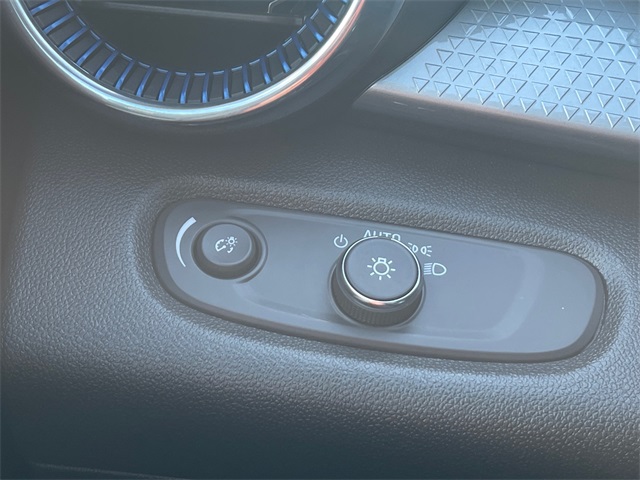 2025 Chevrolet Trax LT Image 13 of 21