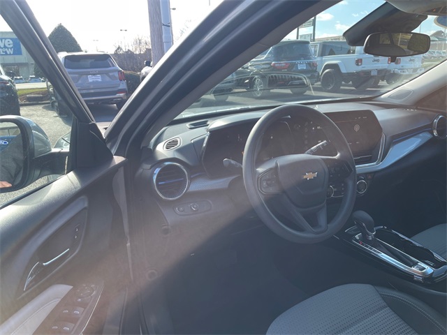 2025 Chevrolet Trax LT Image 9 of 21