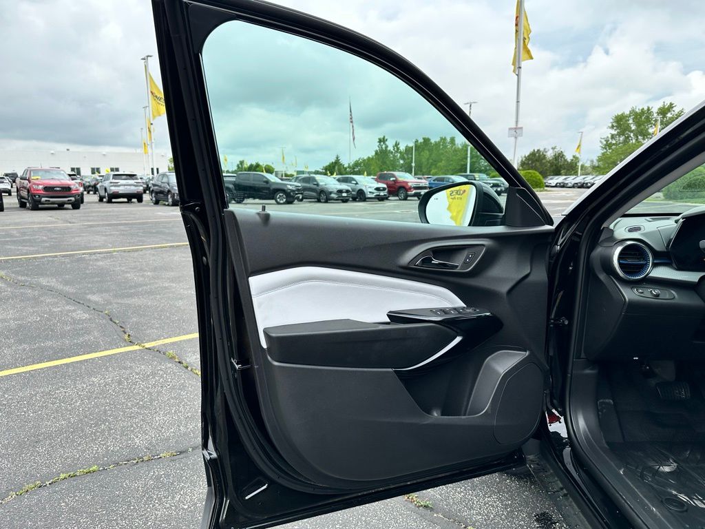 Vehicle image 12 of 23