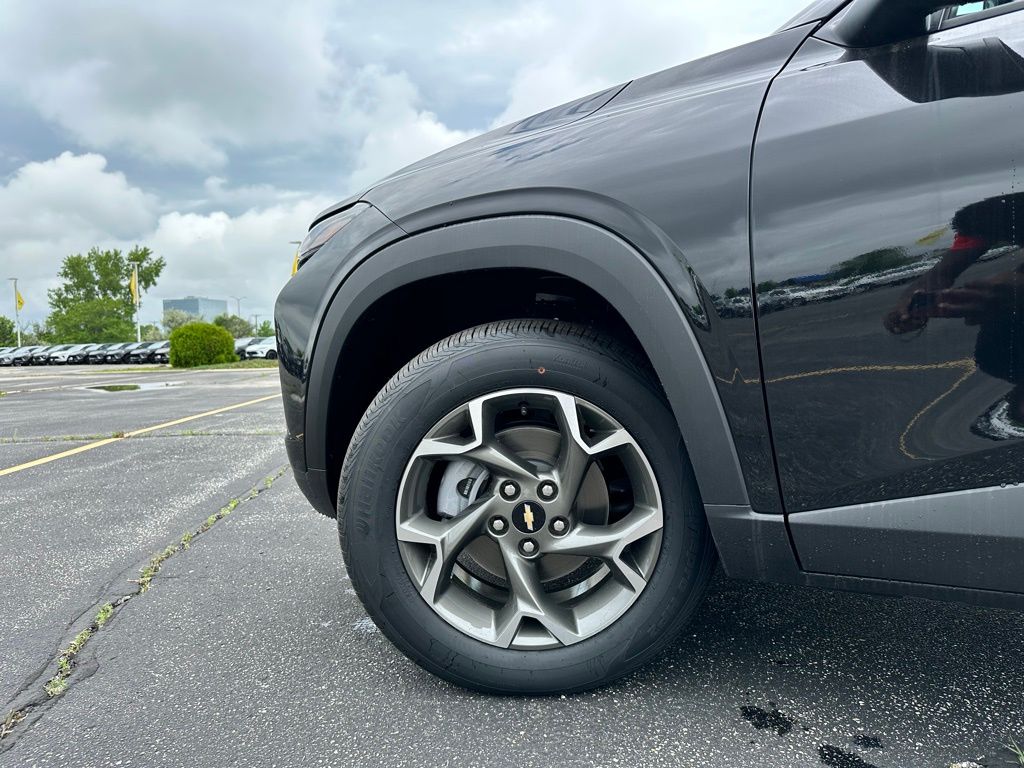 Vehicle image 5 of 23