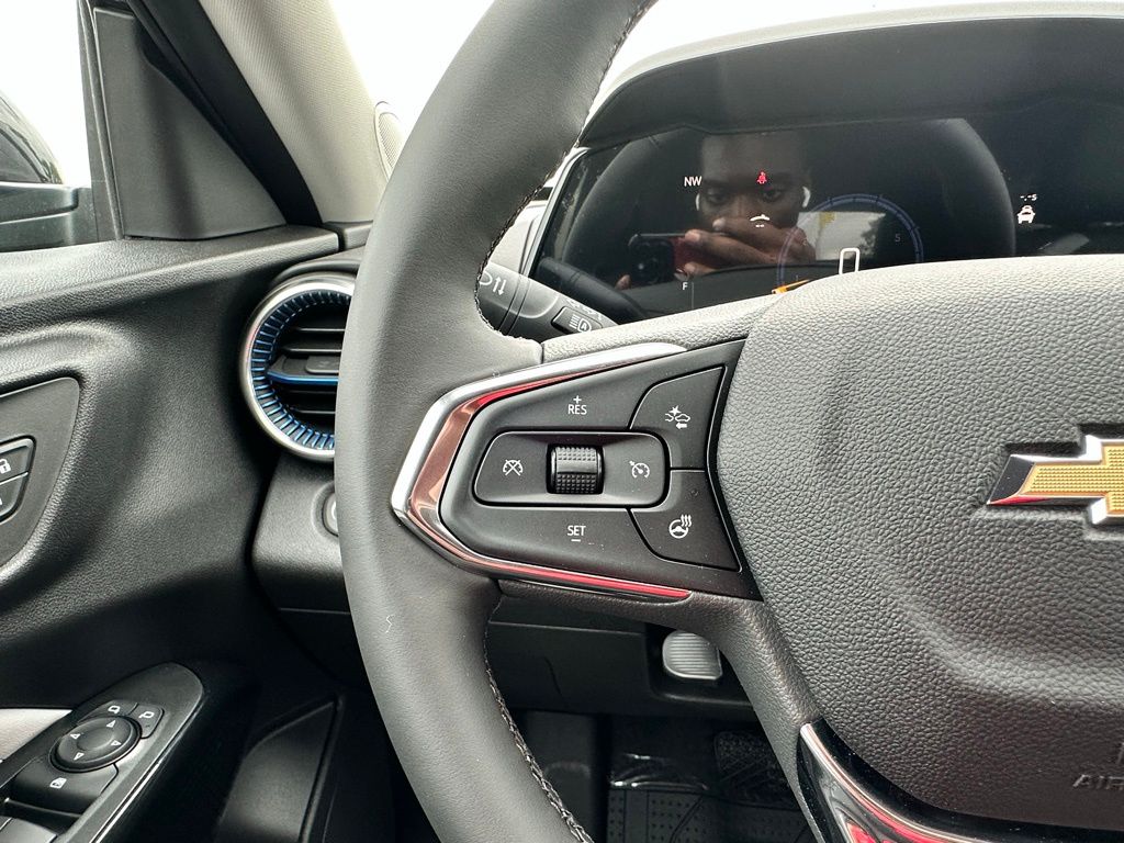 Vehicle image 17 of 23