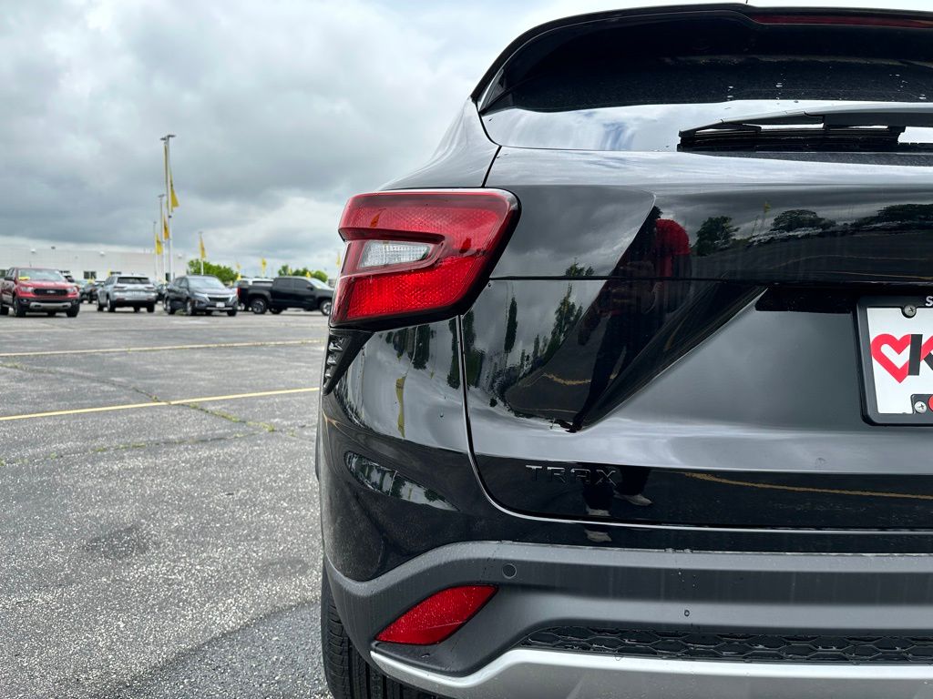 Vehicle image 21 of 23