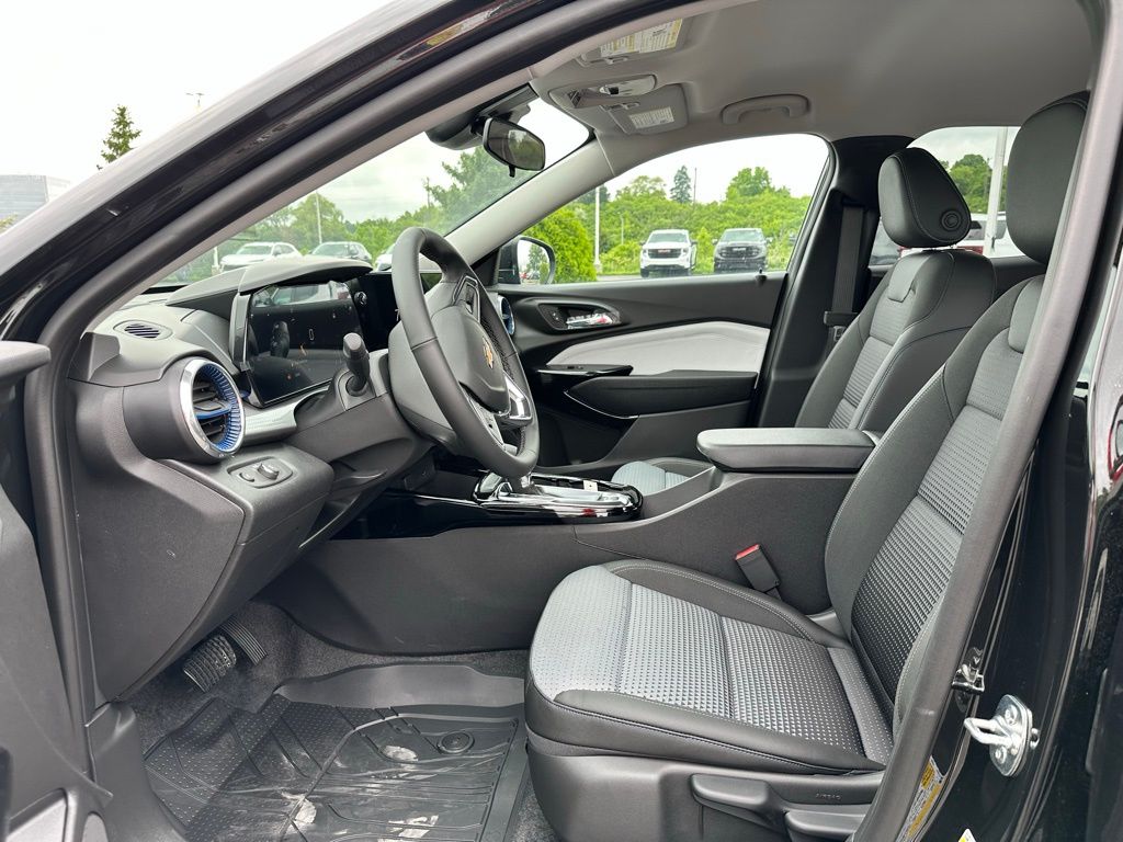 Vehicle image 10 of 23