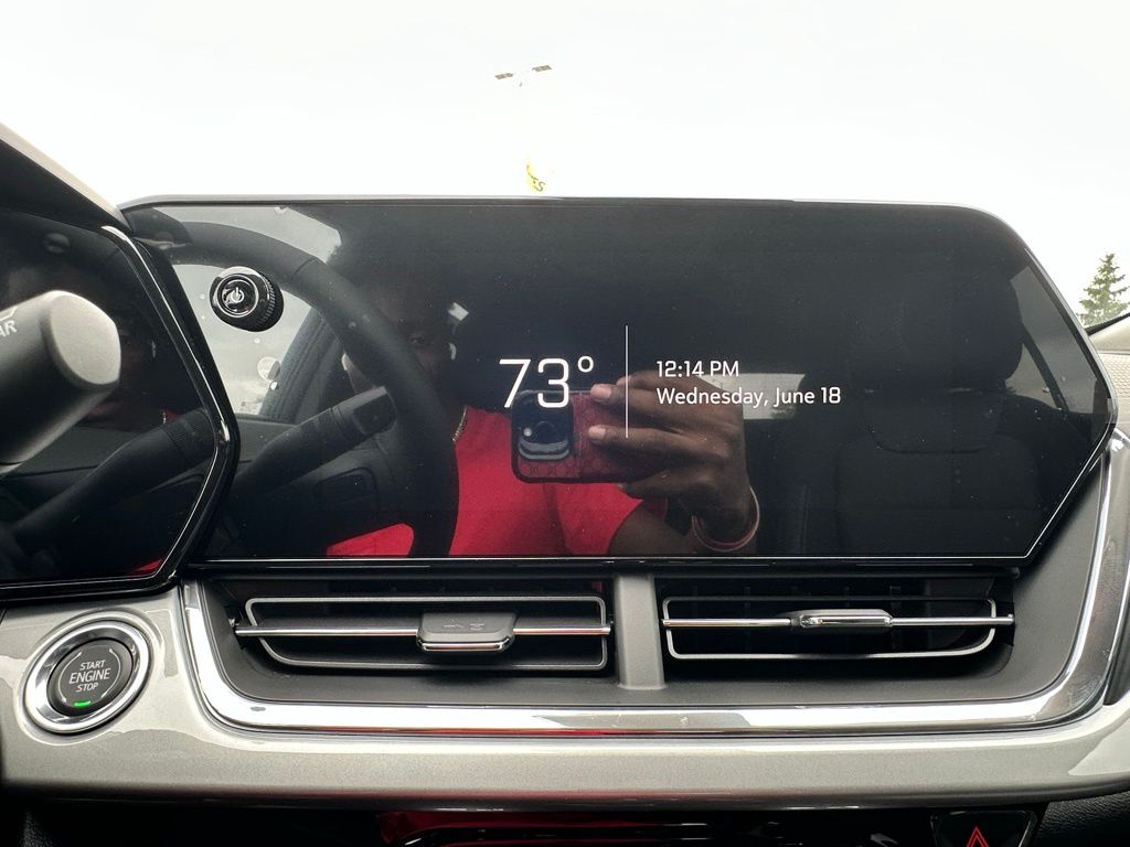 Vehicle image 13 of 23