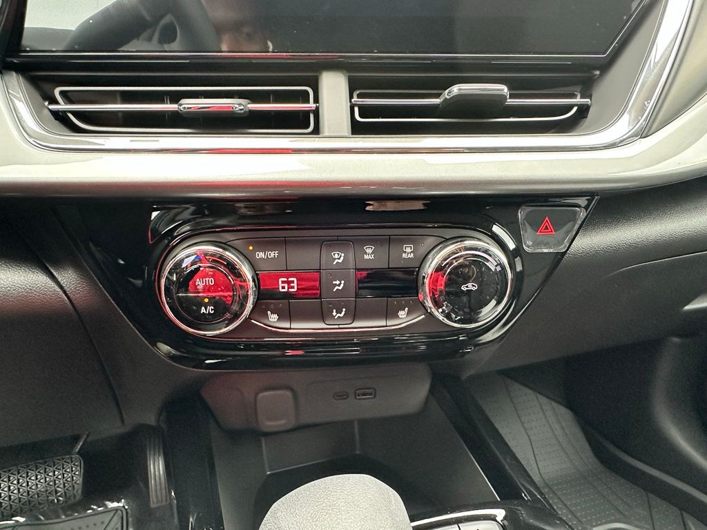 Vehicle image 19 of 23