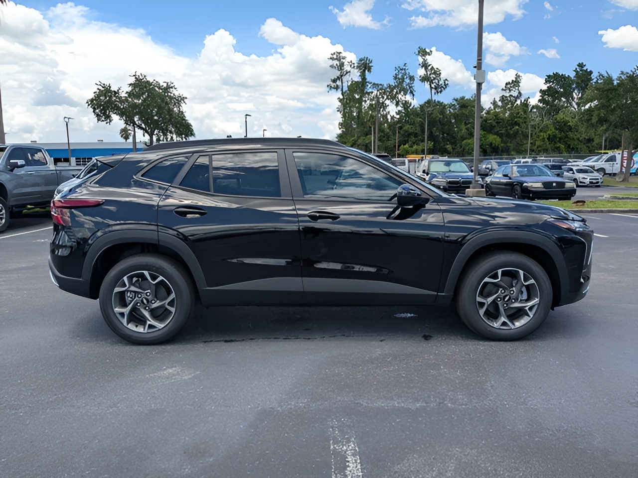Vehicle image 33 of 36