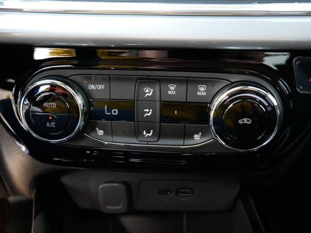 Vehicle image 8 of 9