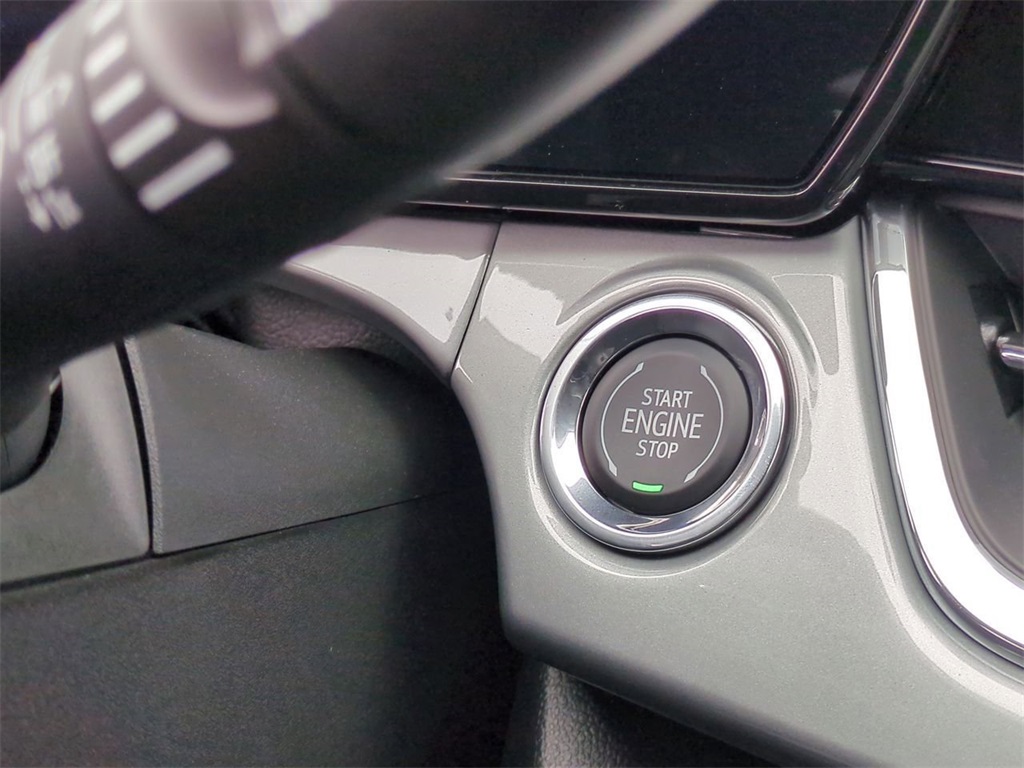 Vehicle image 28 of 33