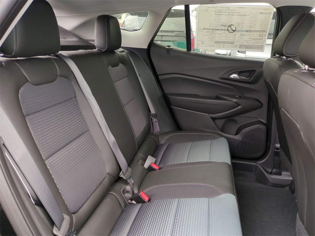 Vehicle image 15 of 33