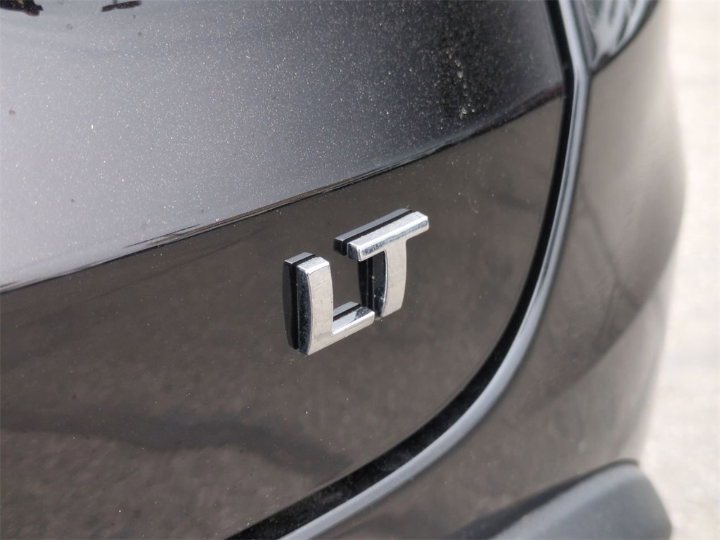 Vehicle image 31 of 33
