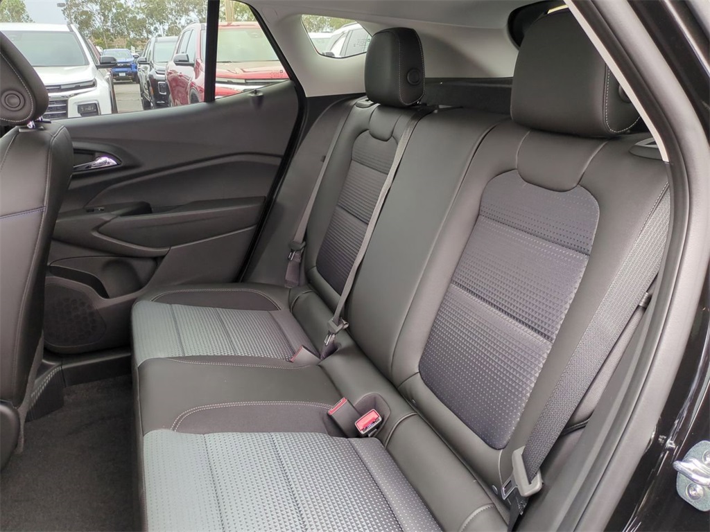 Vehicle image 16 of 33