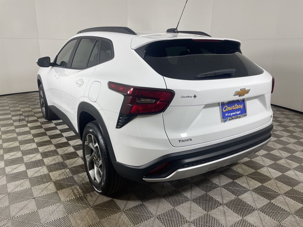 Vehicle image 8 of 47