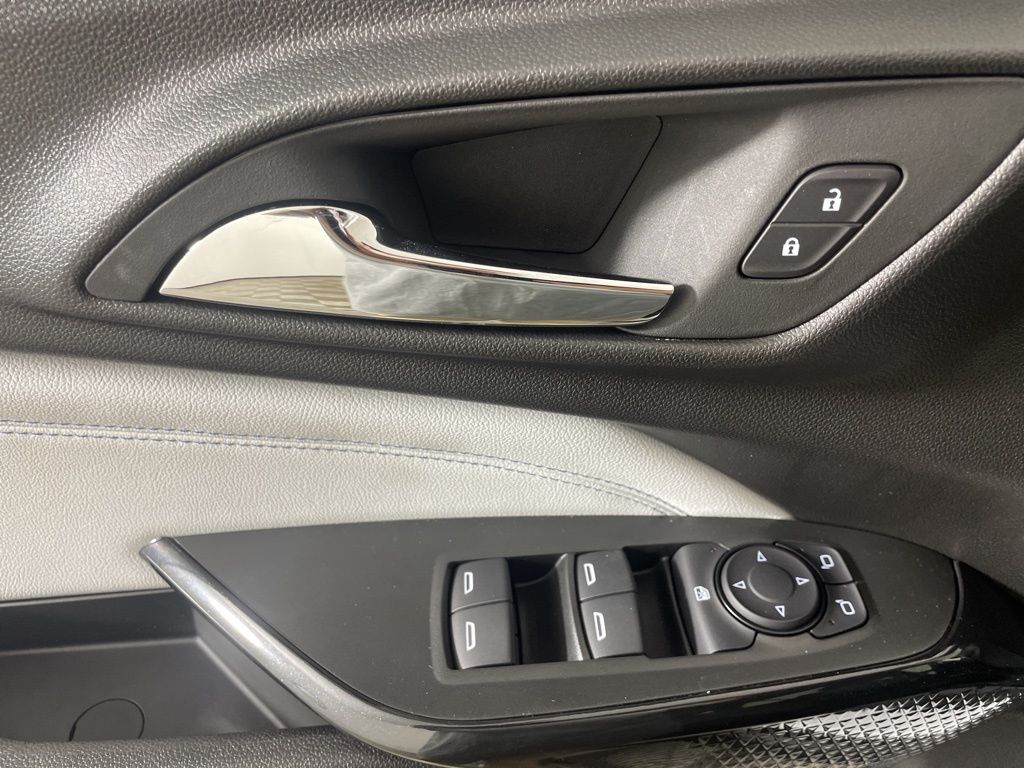 Vehicle image 32 of 47