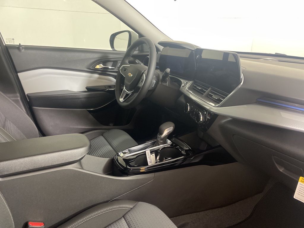 Vehicle image 27 of 47