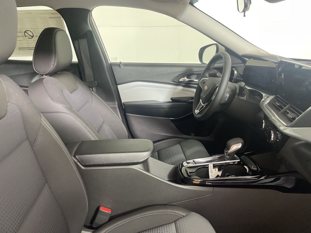 Vehicle image 26 of 47