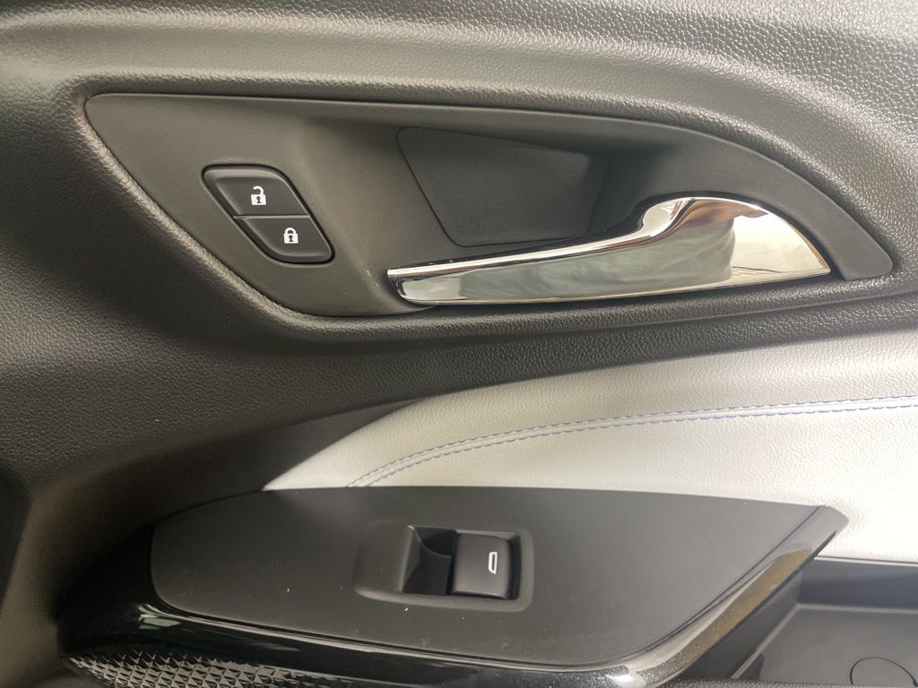 Vehicle image 33 of 47