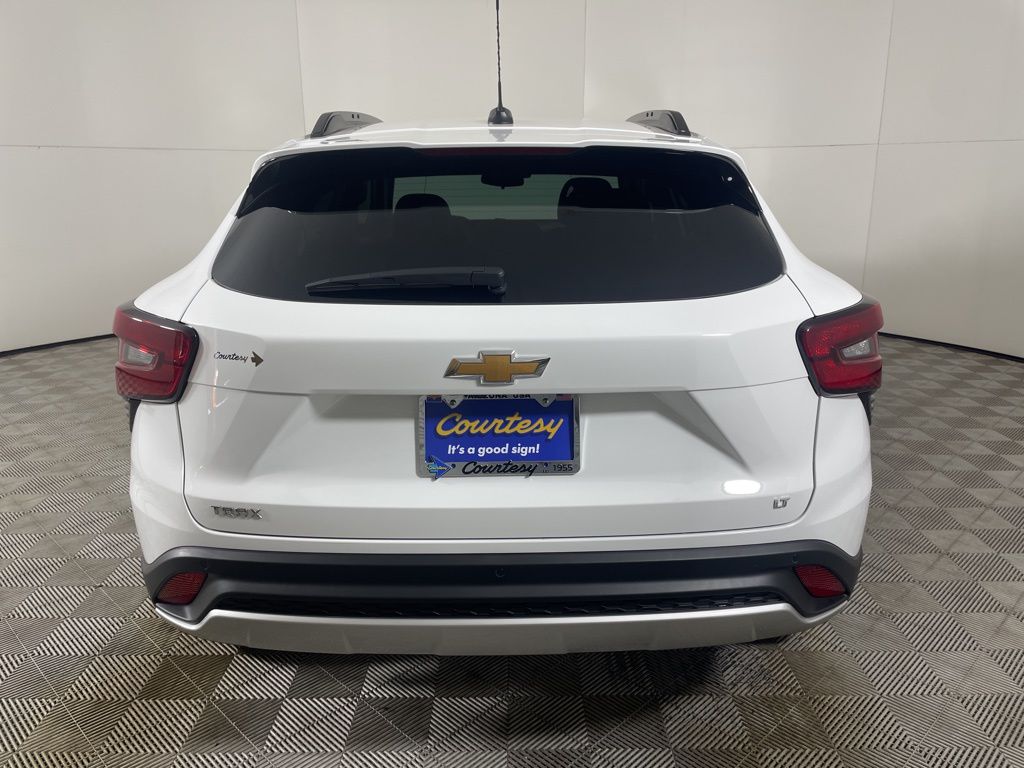 Vehicle image 5 of 47