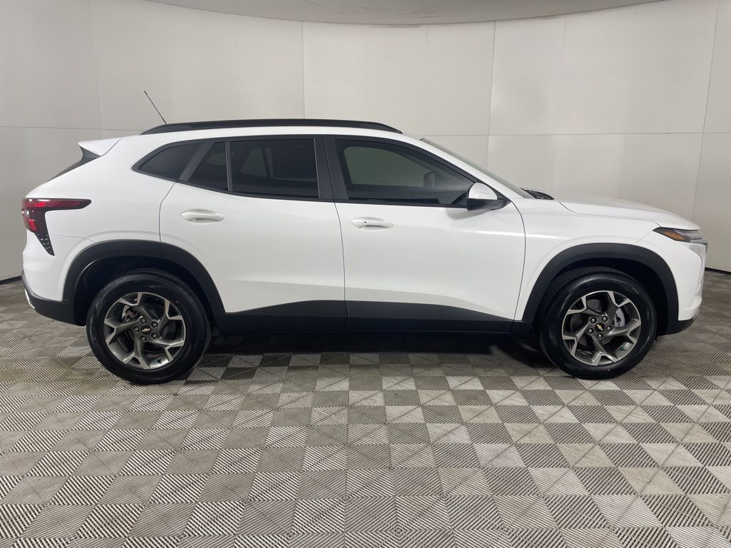 Vehicle image 7 of 47