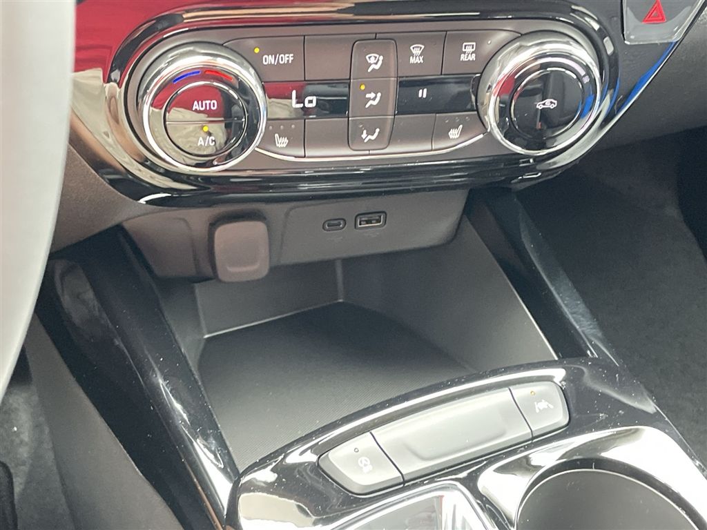 2025 Chevrolet Trax LT Image 15 of 16