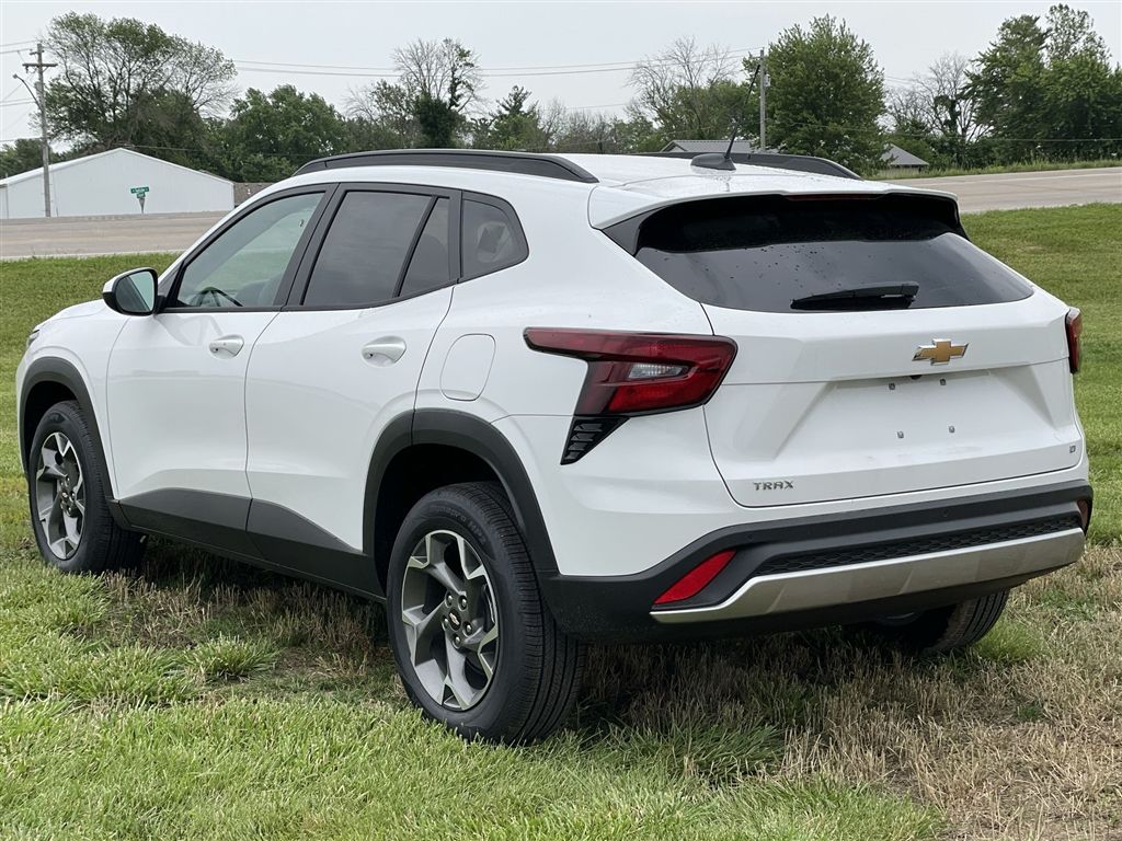 2025 Chevrolet Trax LT Image 5 of 16