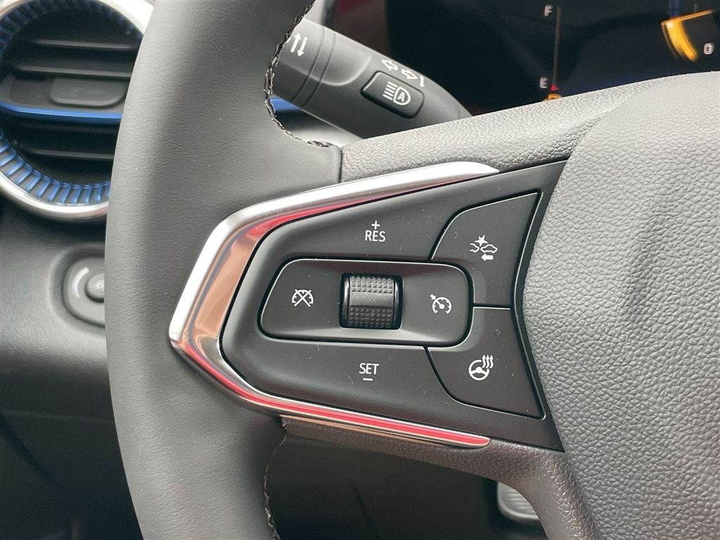 2025 Chevrolet Trax LT Image 13 of 16