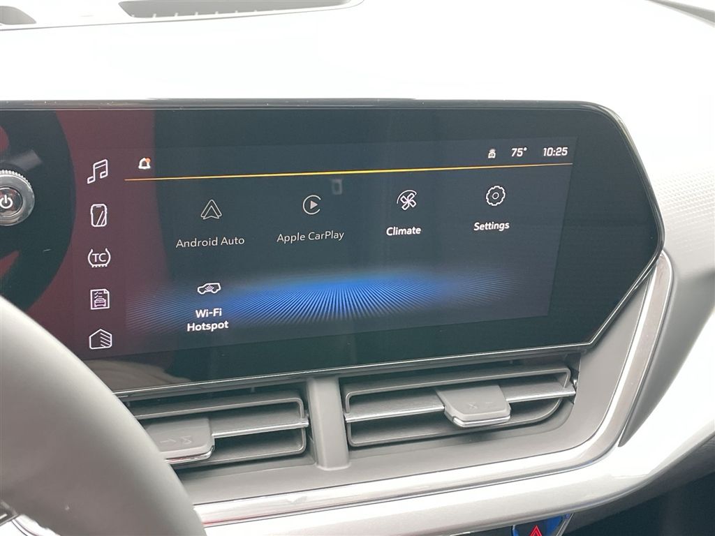 2025 Chevrolet Trax LT Image 9 of 16