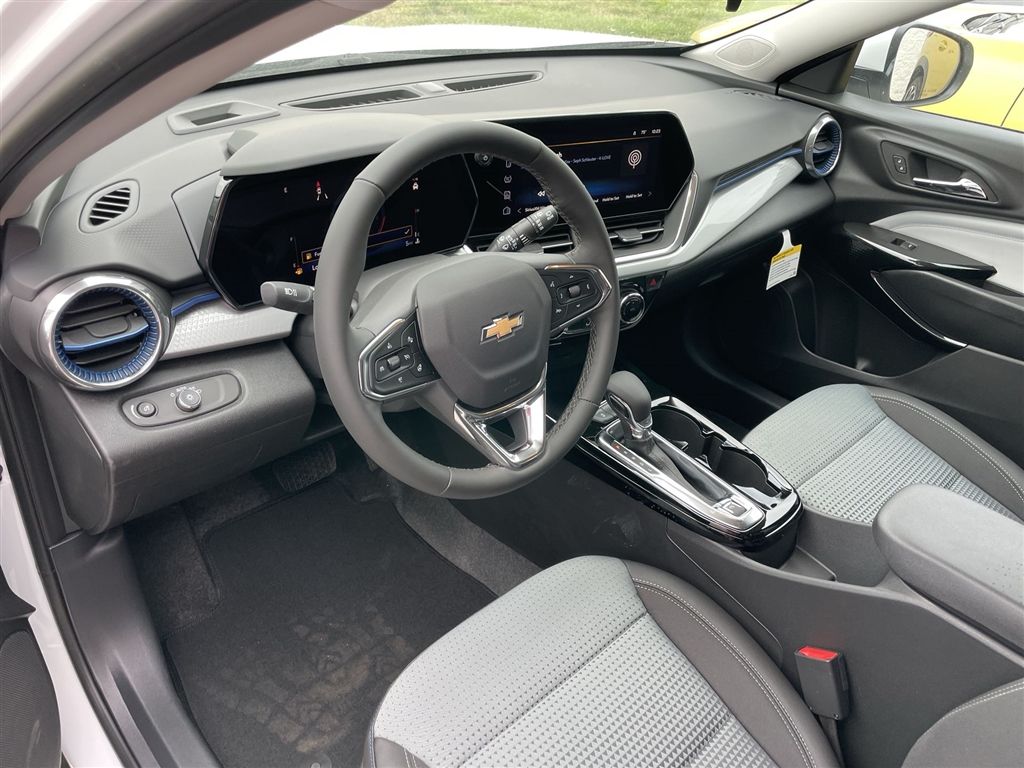 2025 Chevrolet Trax LT Image 7 of 16