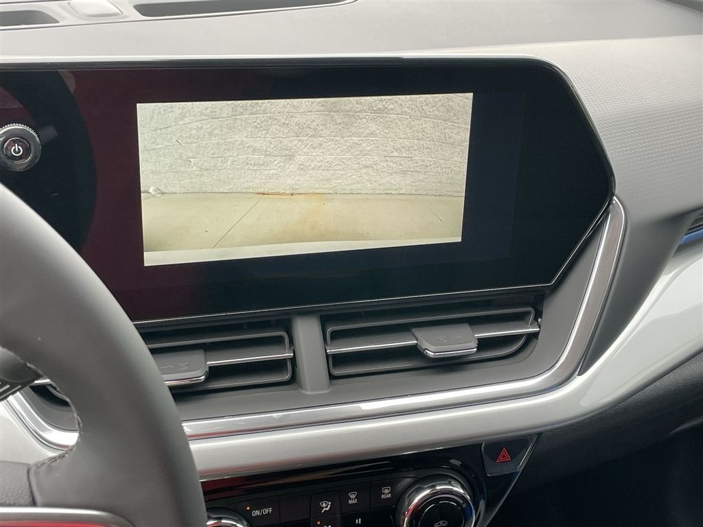 2025 Chevrolet Trax LT Image 10 of 16