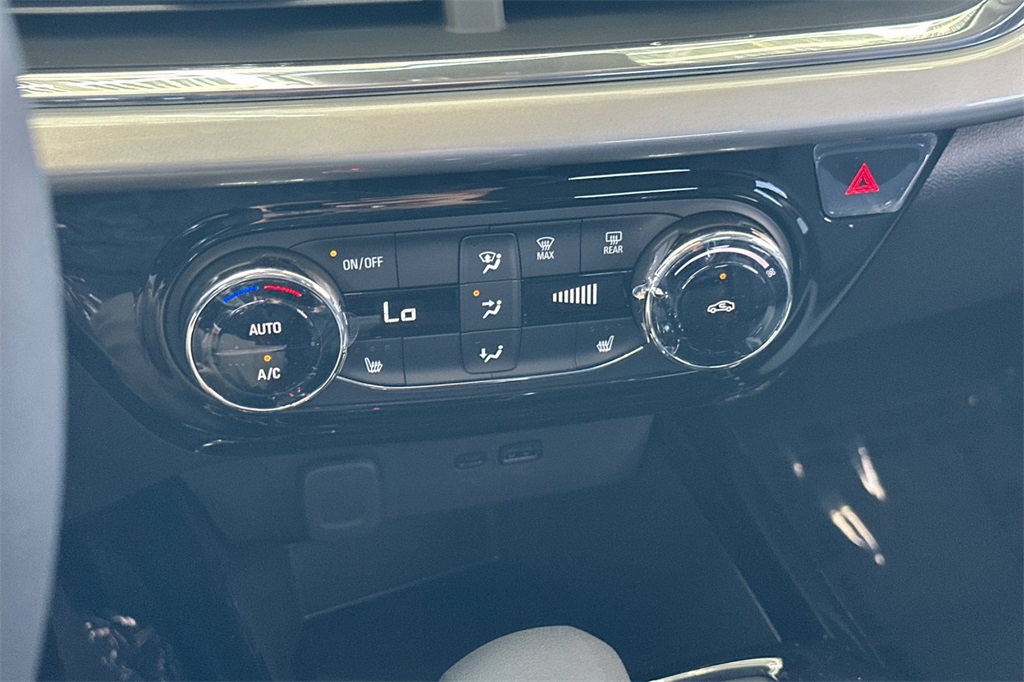 Vehicle image 26 of 28
