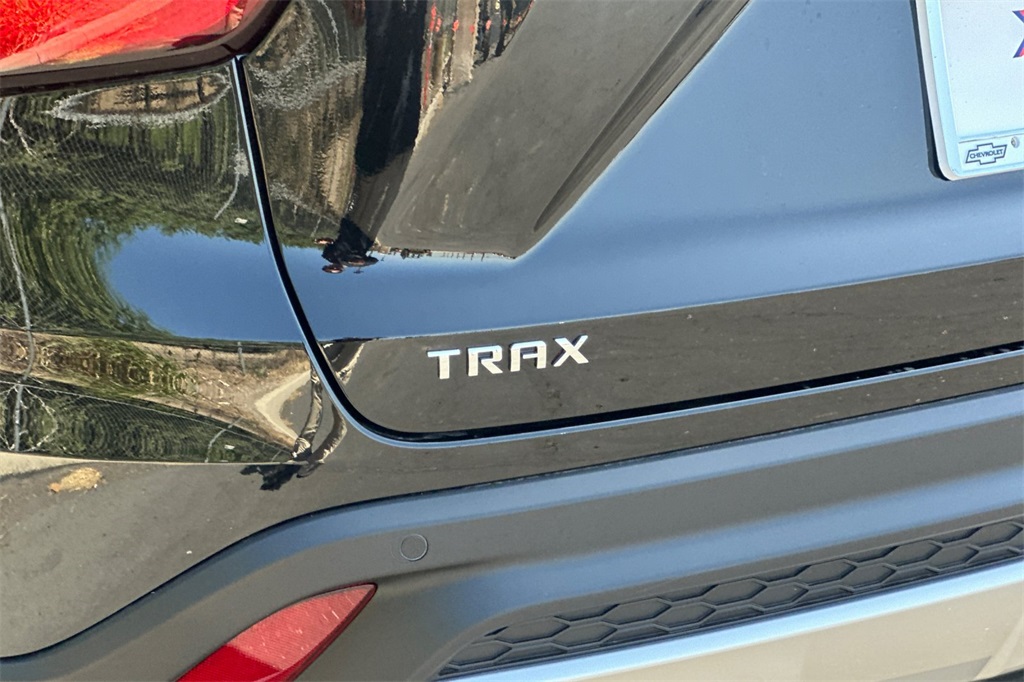 Vehicle image 25 of 28