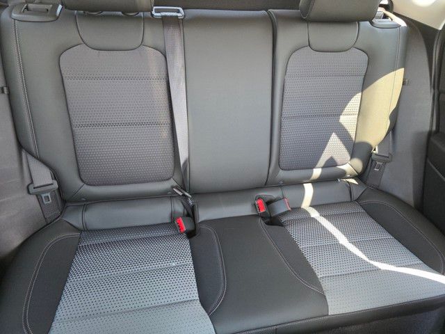 2025 Chevrolet Trax LT Image 12 of 28