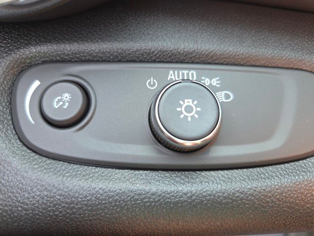 2025 Chevrolet Trax LT Image 18 of 28