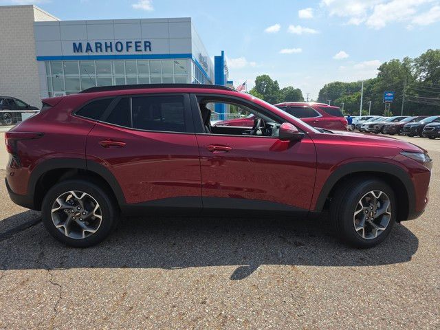 2025 Chevrolet Trax LT Image 4 of 28