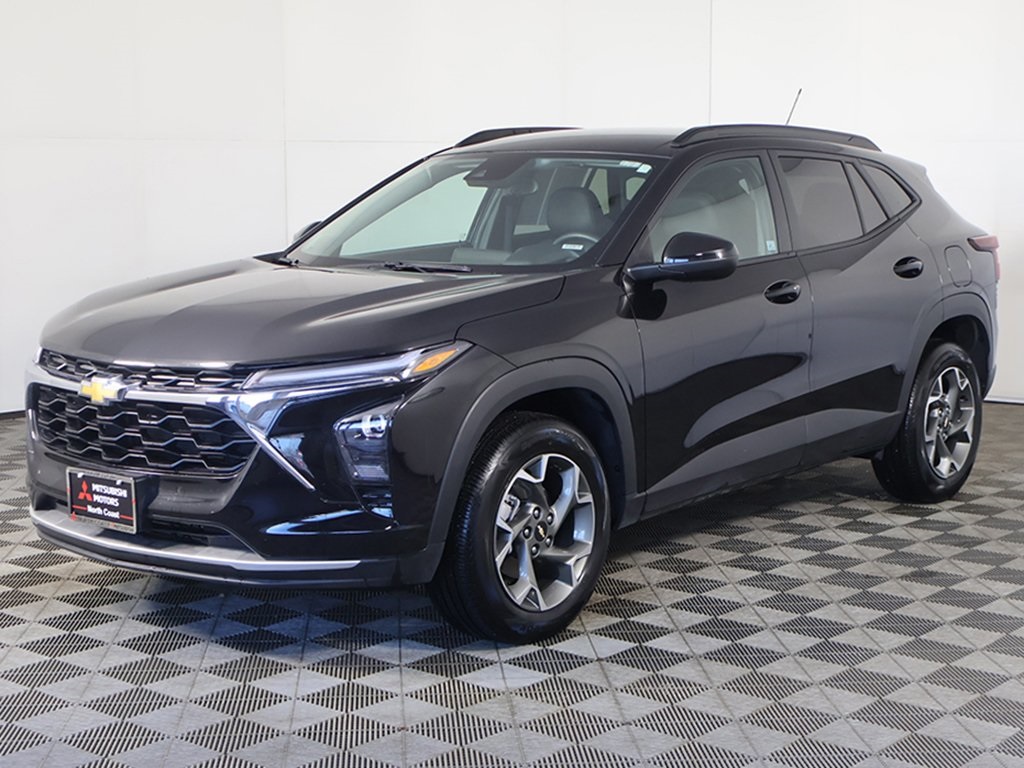 2025 Chevrolet Trax LT Image 1 of 52