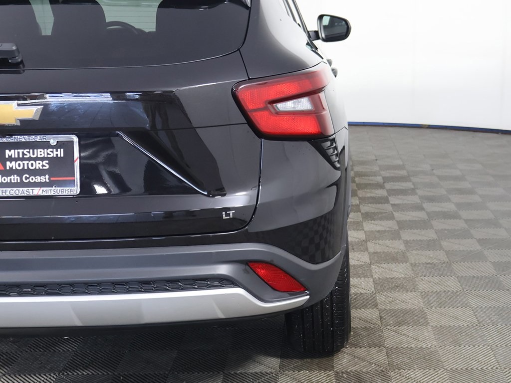 2025 Chevrolet Trax LT Image 14 of 52