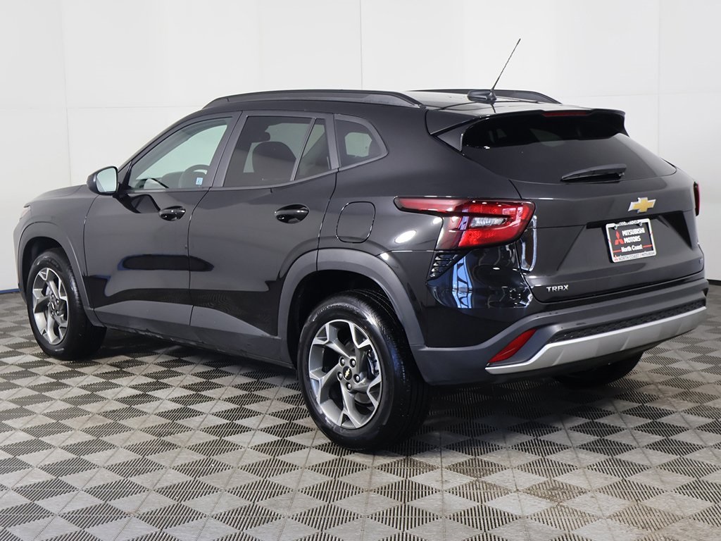 2025 Chevrolet Trax LT Image 10 of 52