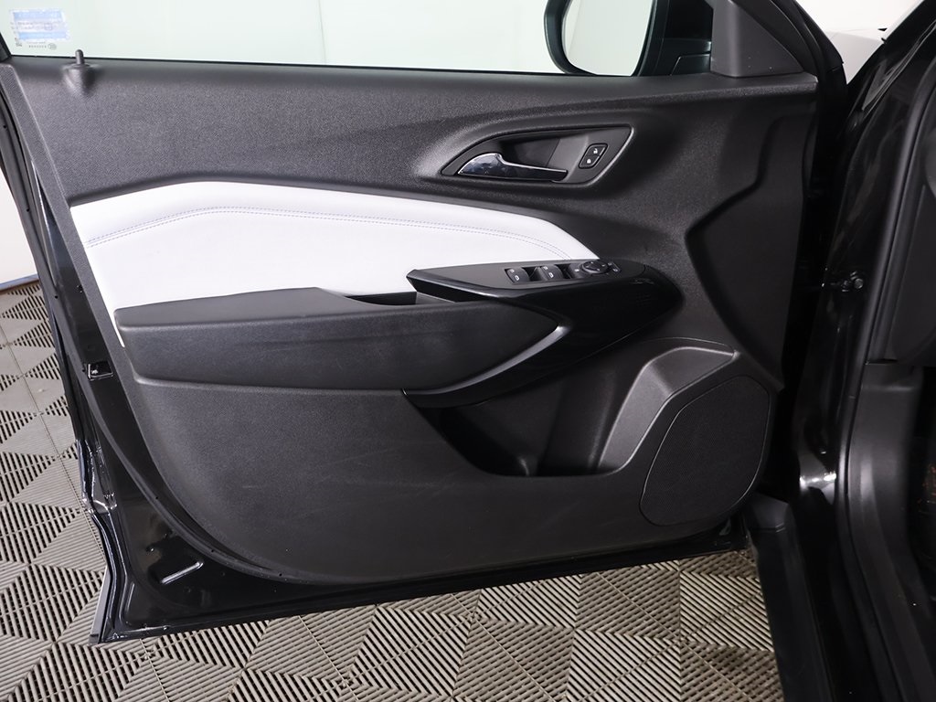 2025 Chevrolet Trax LT Image 32 of 52