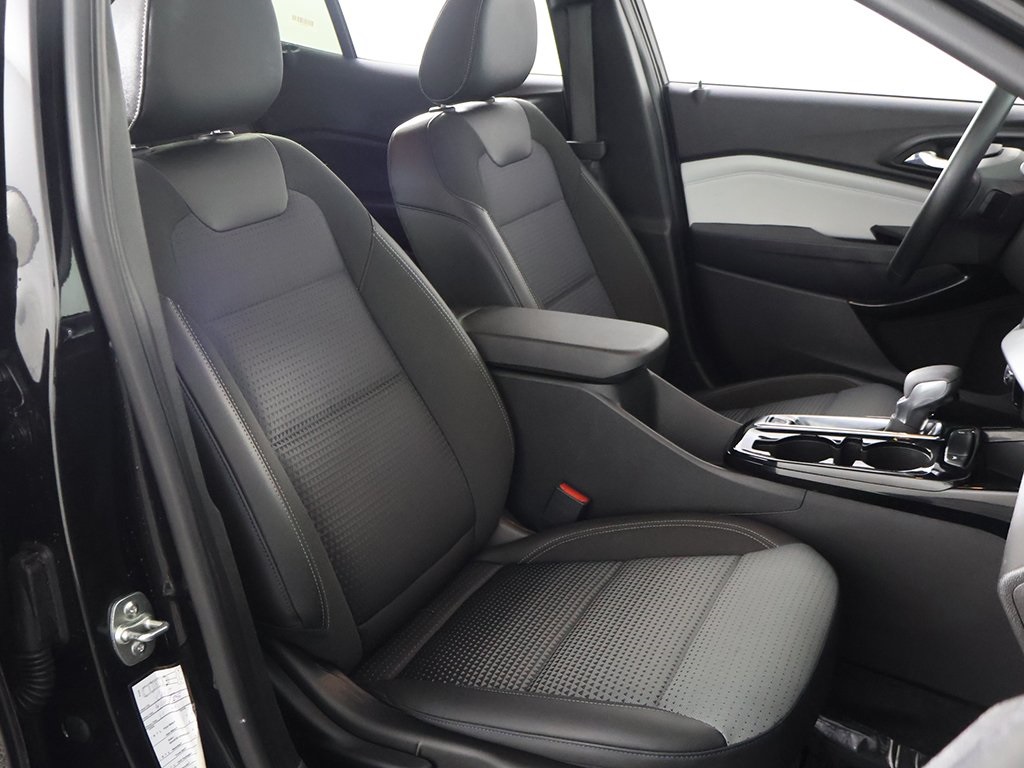 2025 Chevrolet Trax LT Image 16 of 52