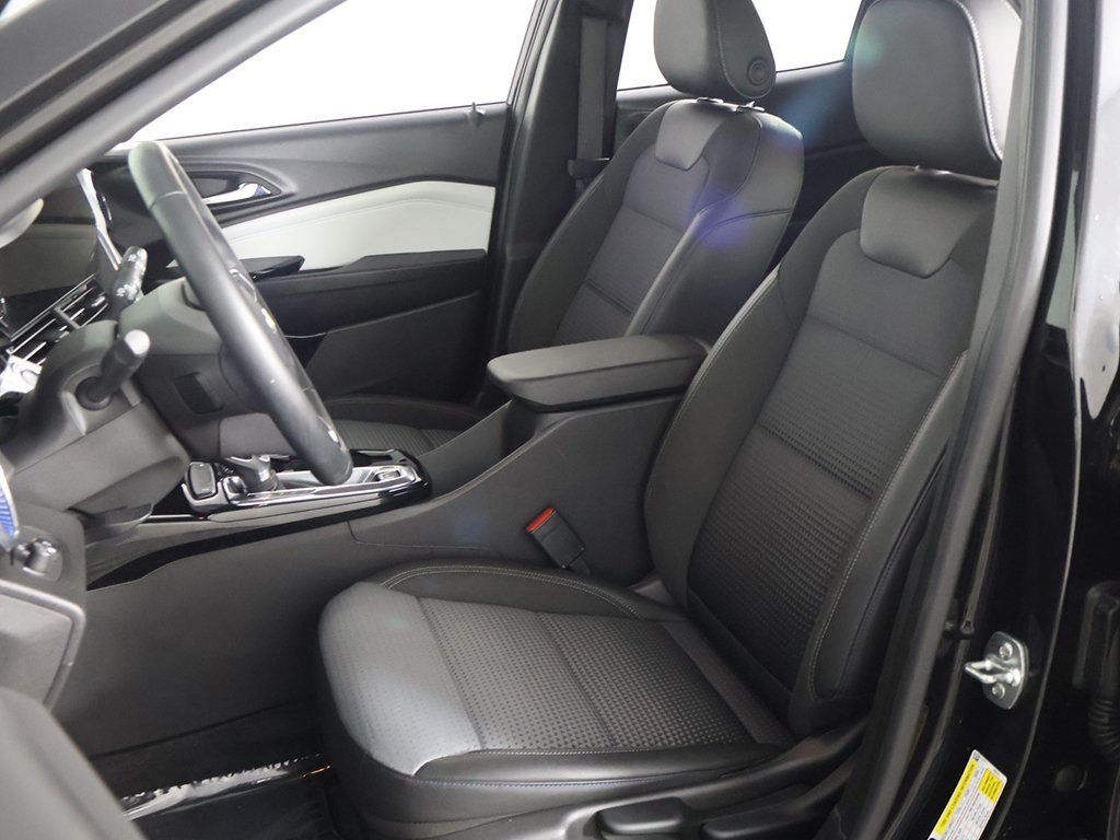 2025 Chevrolet Trax LT Image 15 of 52