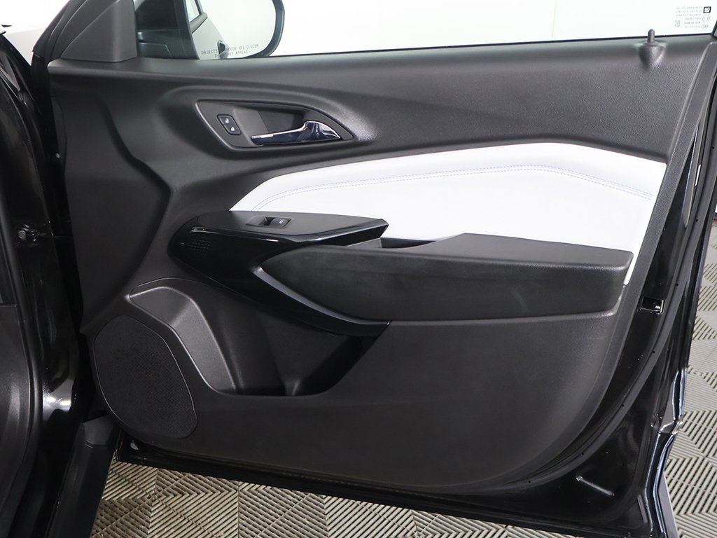 2025 Chevrolet Trax LT Image 33 of 52