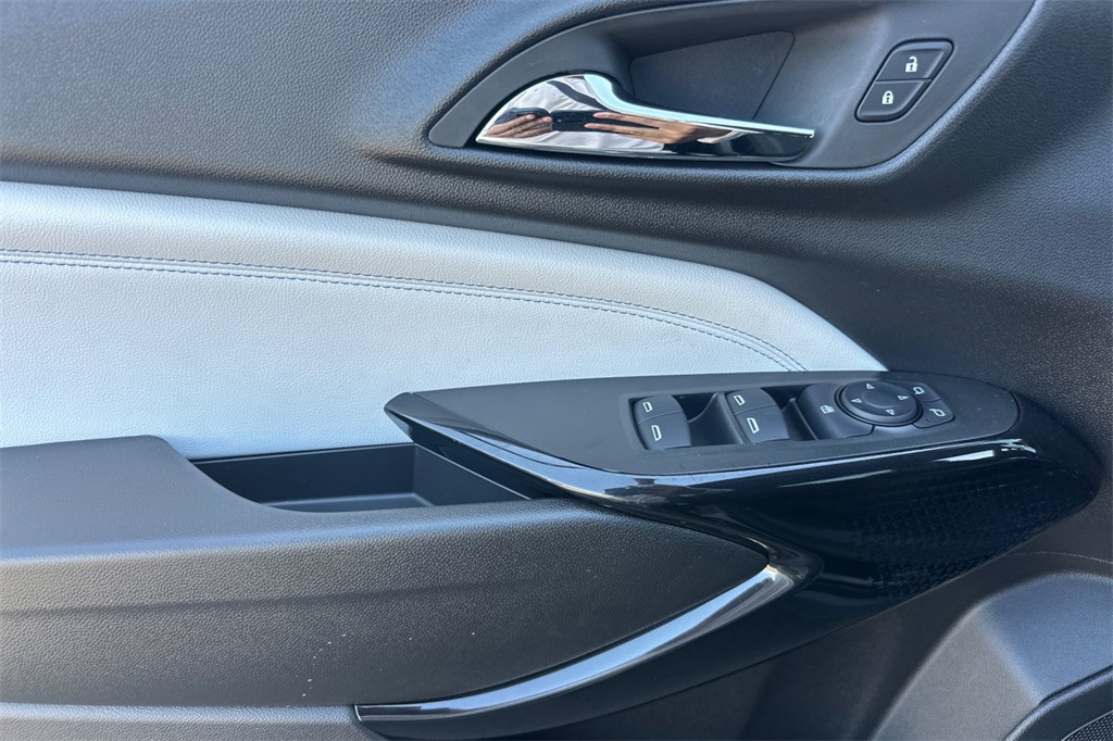 Vehicle image 8 of 24