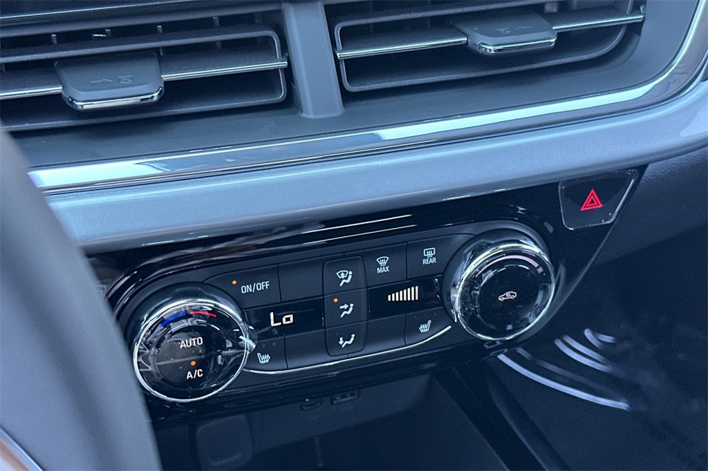 Vehicle image 18 of 24