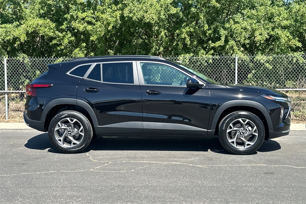 Vehicle image 4 of 24