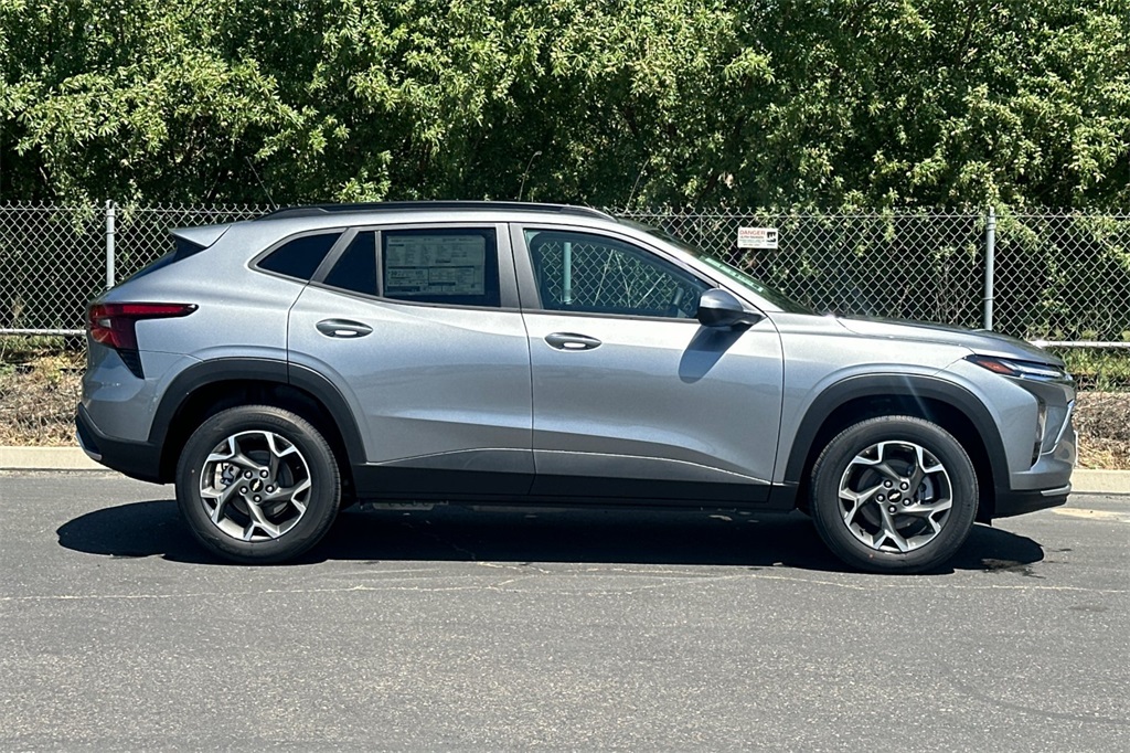 Vehicle image 4 of 24