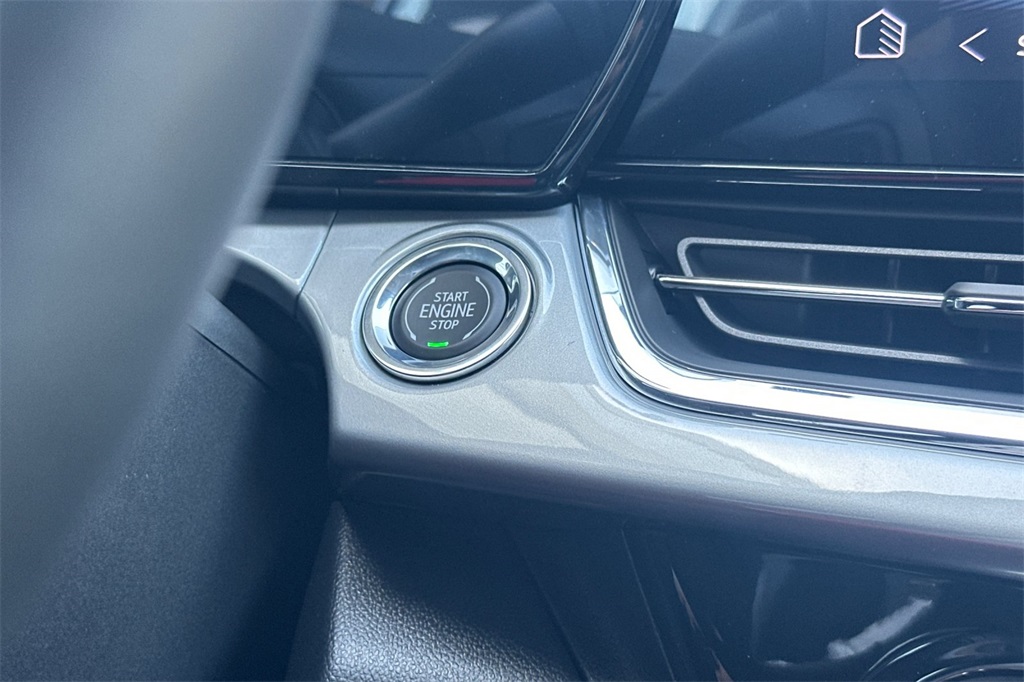 Vehicle image 20 of 24