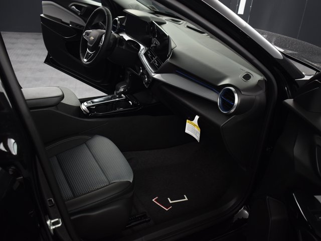 2025 Chevrolet Trax LT Image 16 of 20