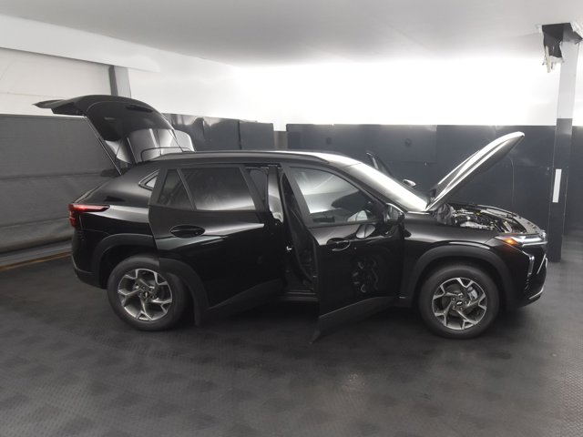 2025 Chevrolet Trax LT Image 6 of 20