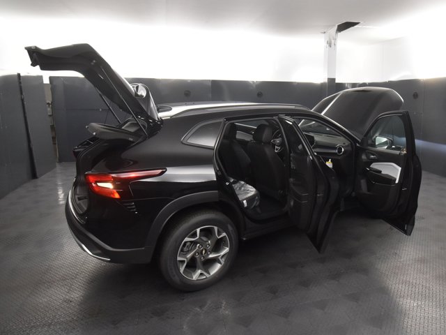 2025 Chevrolet Trax LT Image 9 of 20