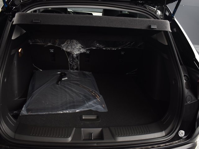 2025 Chevrolet Trax LT Image 13 of 20